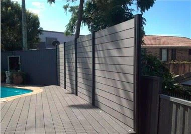 Súkromie Záhradný plot okolo bazéna